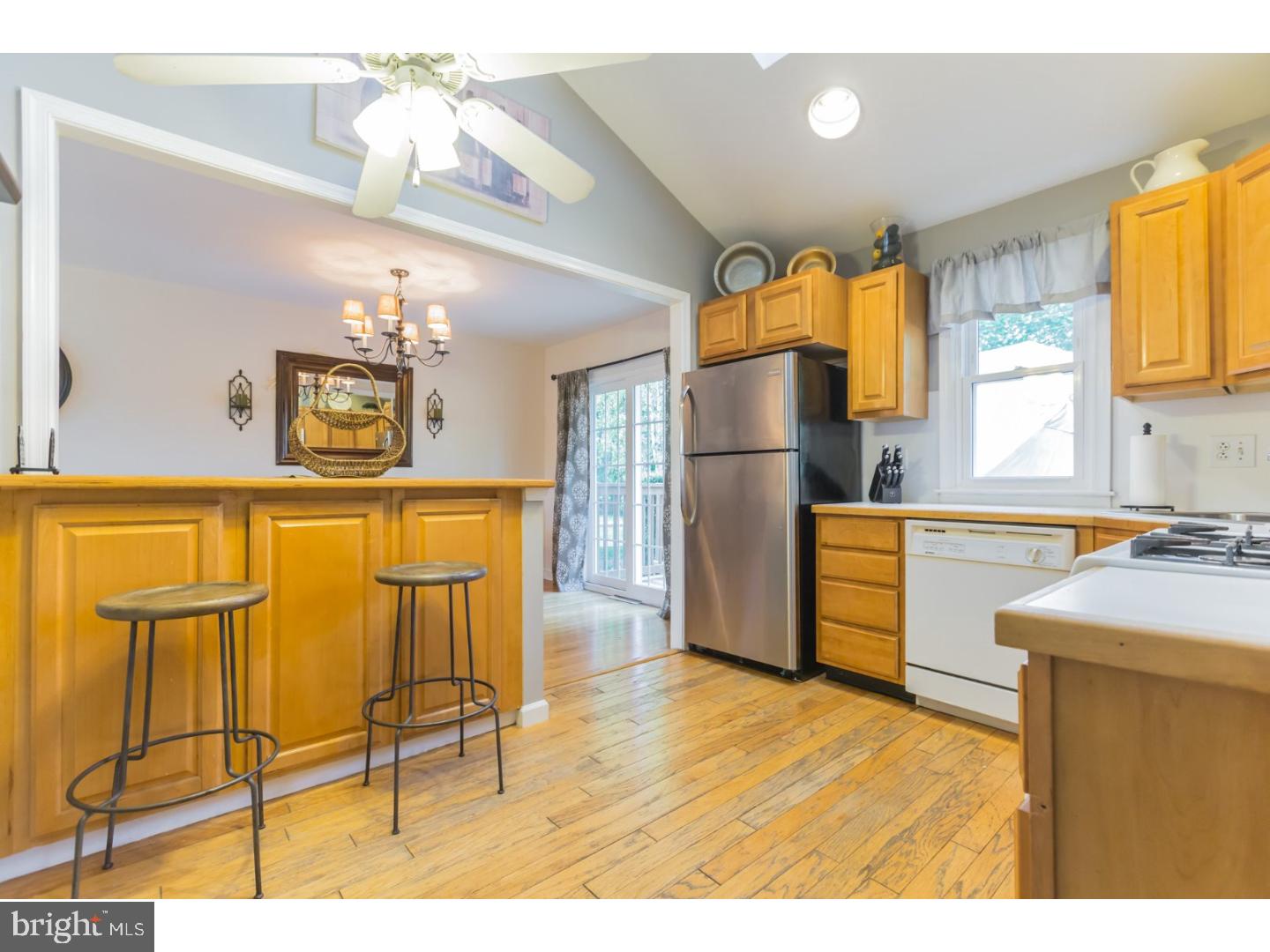 879 Morefield Road Philadelphia, PA 19115 - Photo 10 of 25 Kitchen