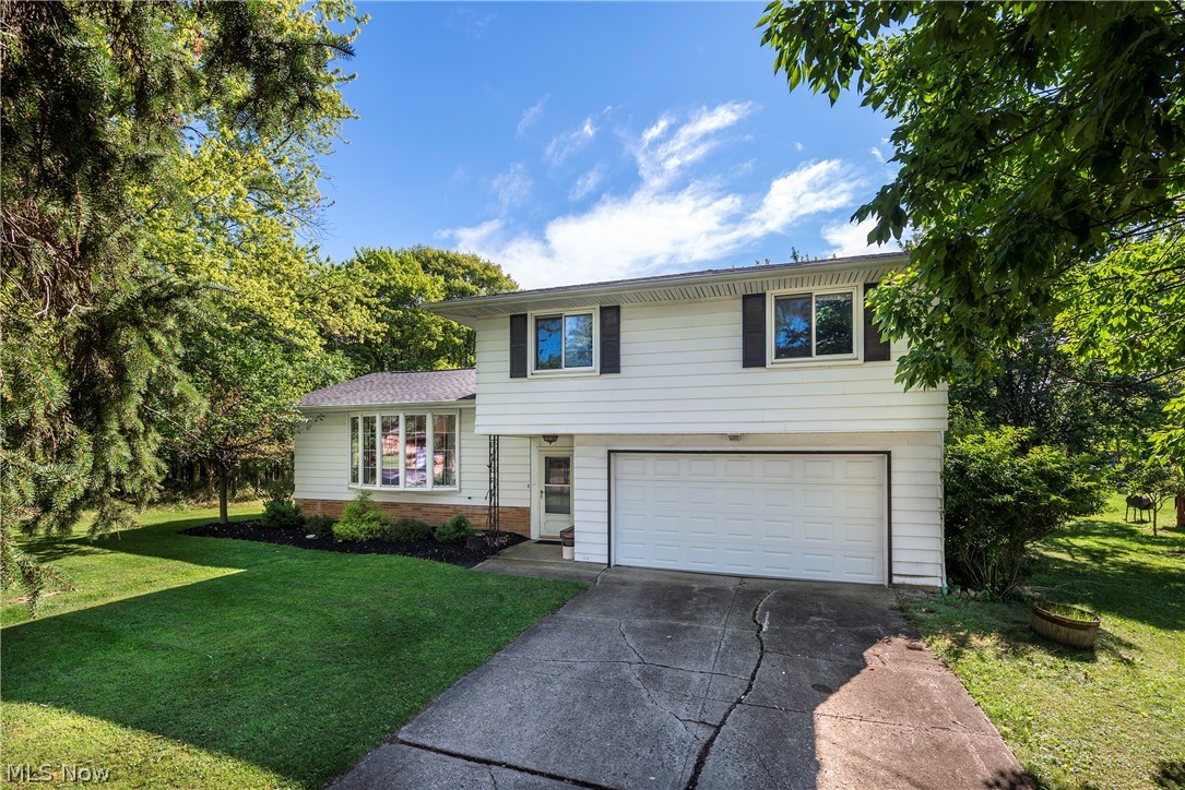 7875 Hoertz Road Cleveland, OH 44134 - Photo 3 of 31