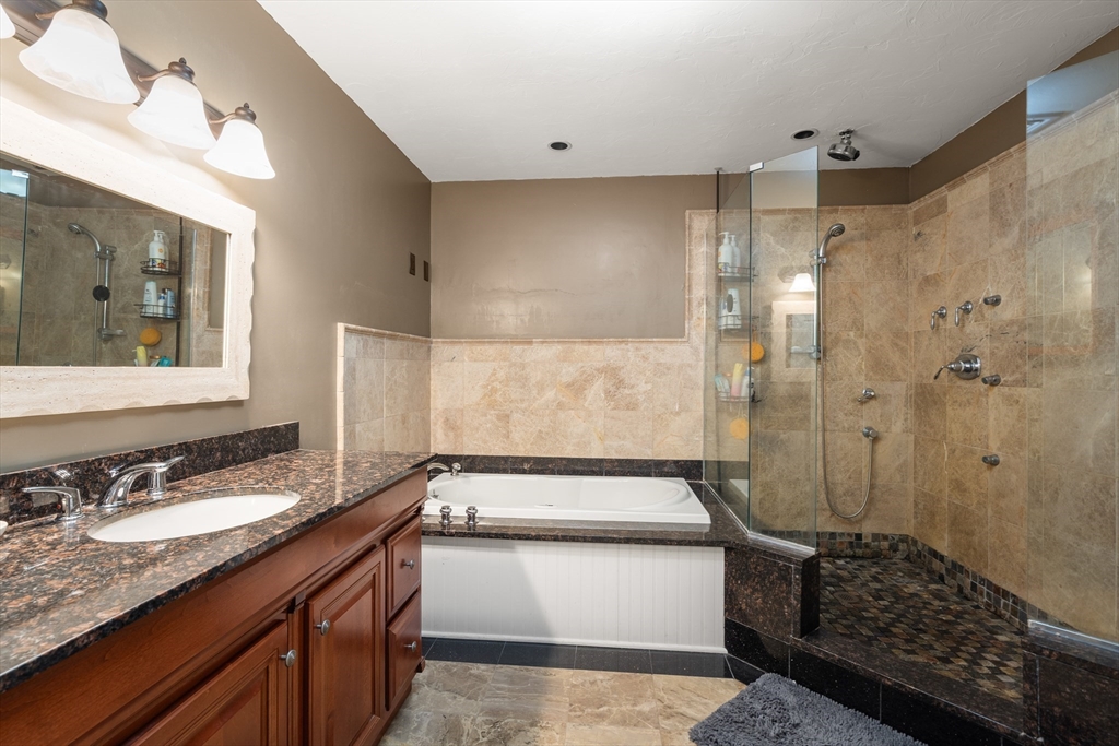 33 Russell Road Hanover, MA 02339 - Photo 8 of 27