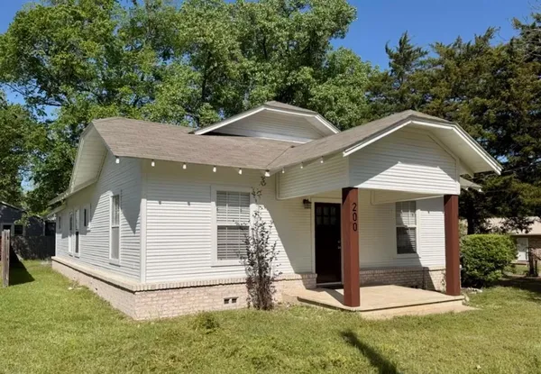 $164,900 | 200 Miller Street, Mount Vernon, TX 75457