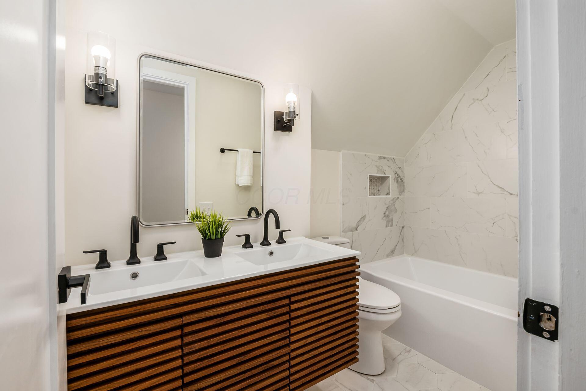 2228 McCoy Road Upper Arlington, OH 43220 - Photo 35 of 48 Hall Bathroom