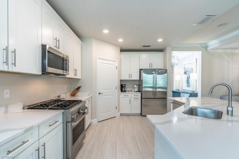 16352 Viansa Way, Unit 102 Naples, FL 34110 - Photo 4 of 30 Natural Gas Cooking