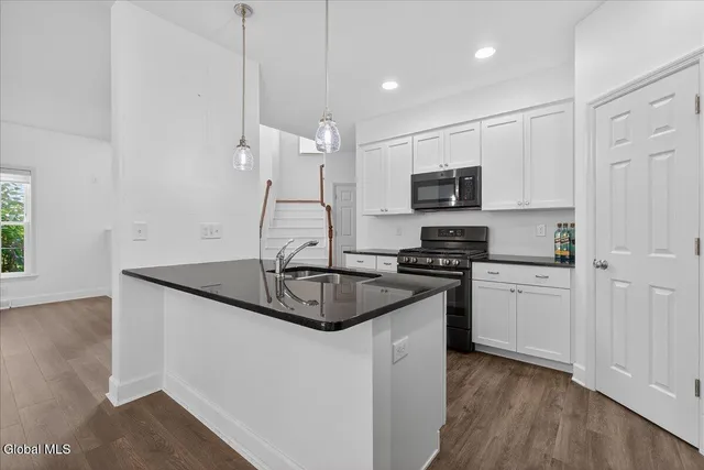 $499,900 | 73 Ordelia Lane, Round Lake, NY 12151