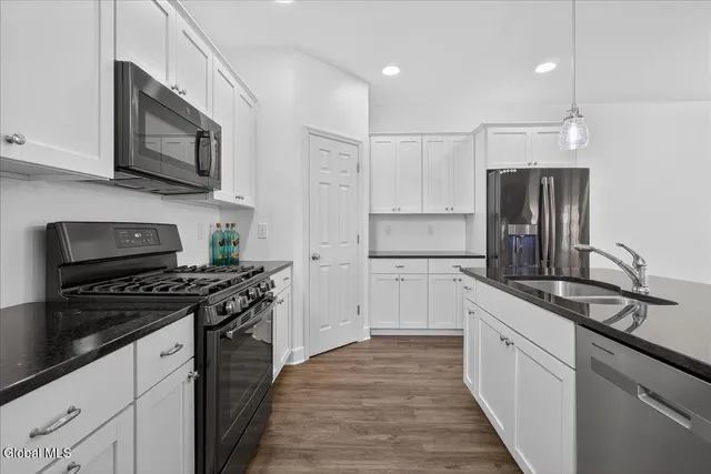 $499,900 | 73 Ordelia Lane, Round Lake, NY 12151