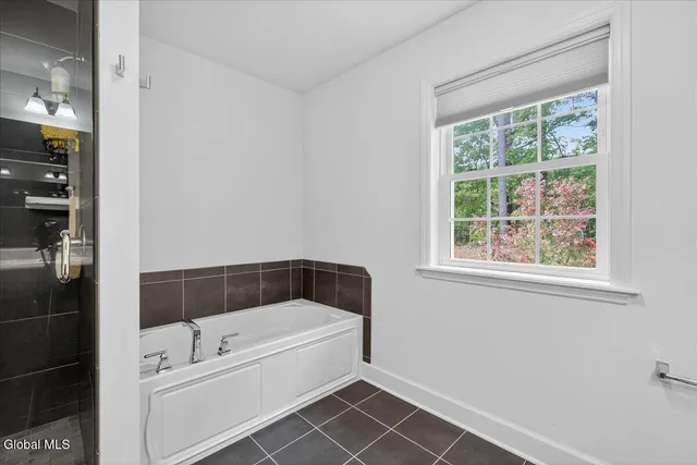 $499,900 | 73 Ordelia Lane, Round Lake, NY 12151