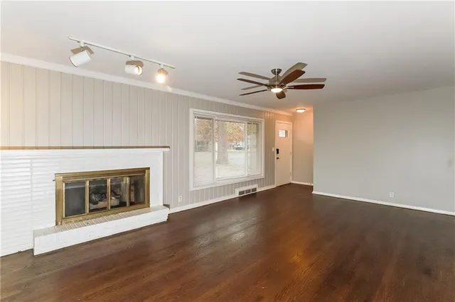 $1,825 | 5833 North Lenox Avenue, Kansas City, MO 64151