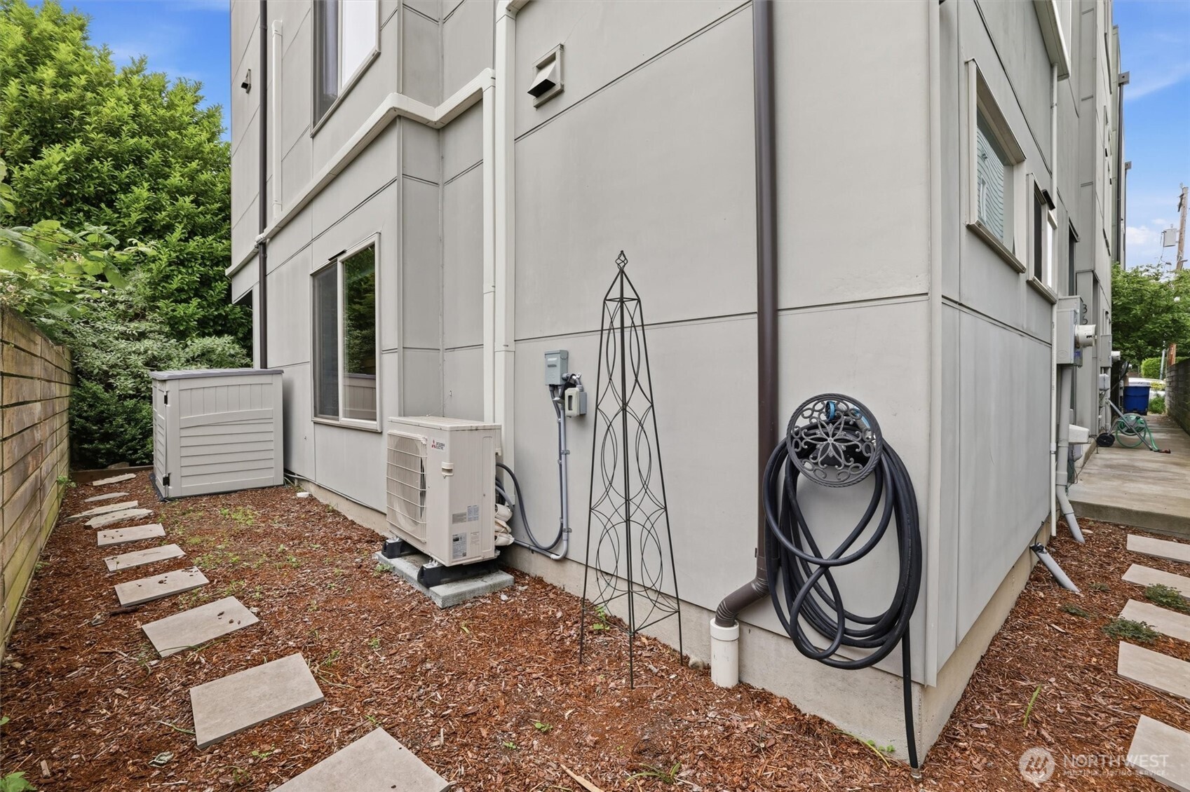 3655 Francis Avenue North Seattle, WA 98103 - Photo 27 of 32