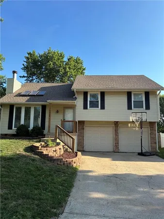 $355,000 | 15608 West 126th Terrace, Olathe, KS 66062