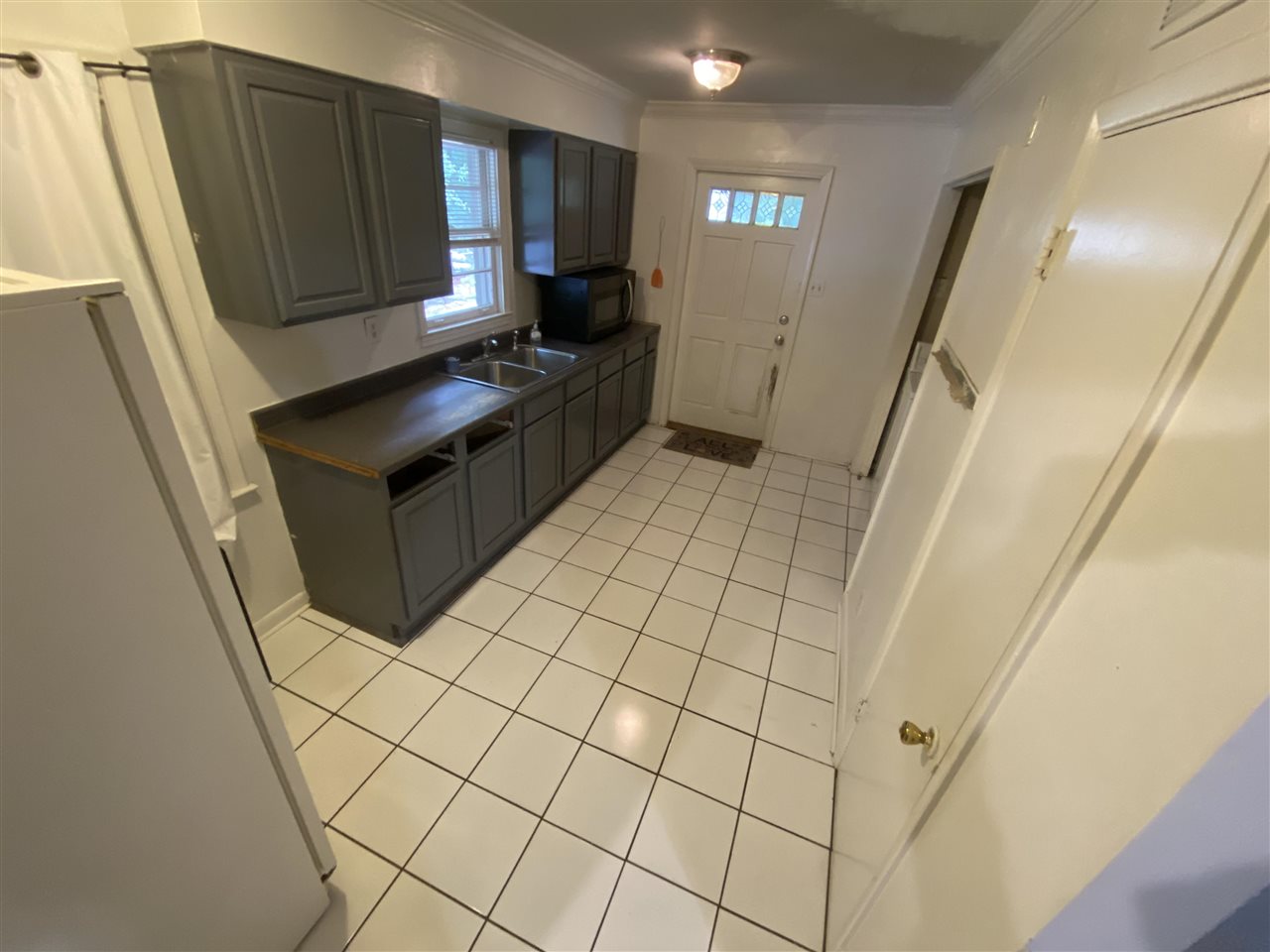 3814 Prescott Road Memphis, TN 38118 - Photo 16 of 22 a view of kitchen island with cabinets
