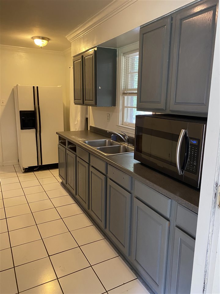 3814 Prescott Road Memphis, TN 38118 - Photo 18 of 22 a kitchen with a sink and cabinets