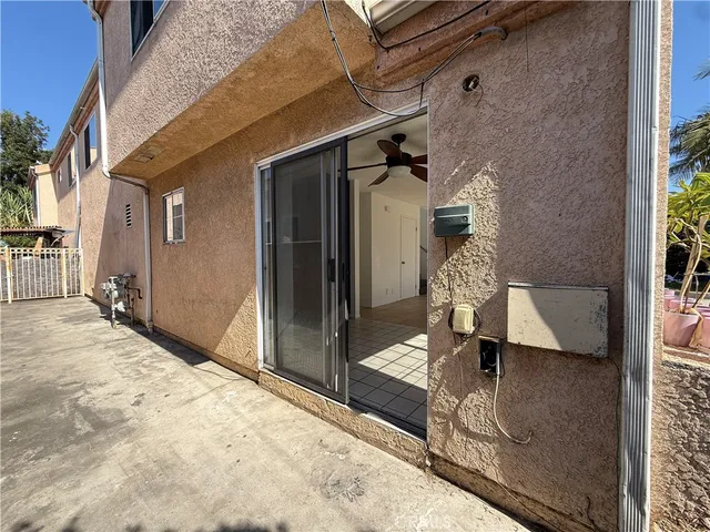 a view of a pathway along the wall