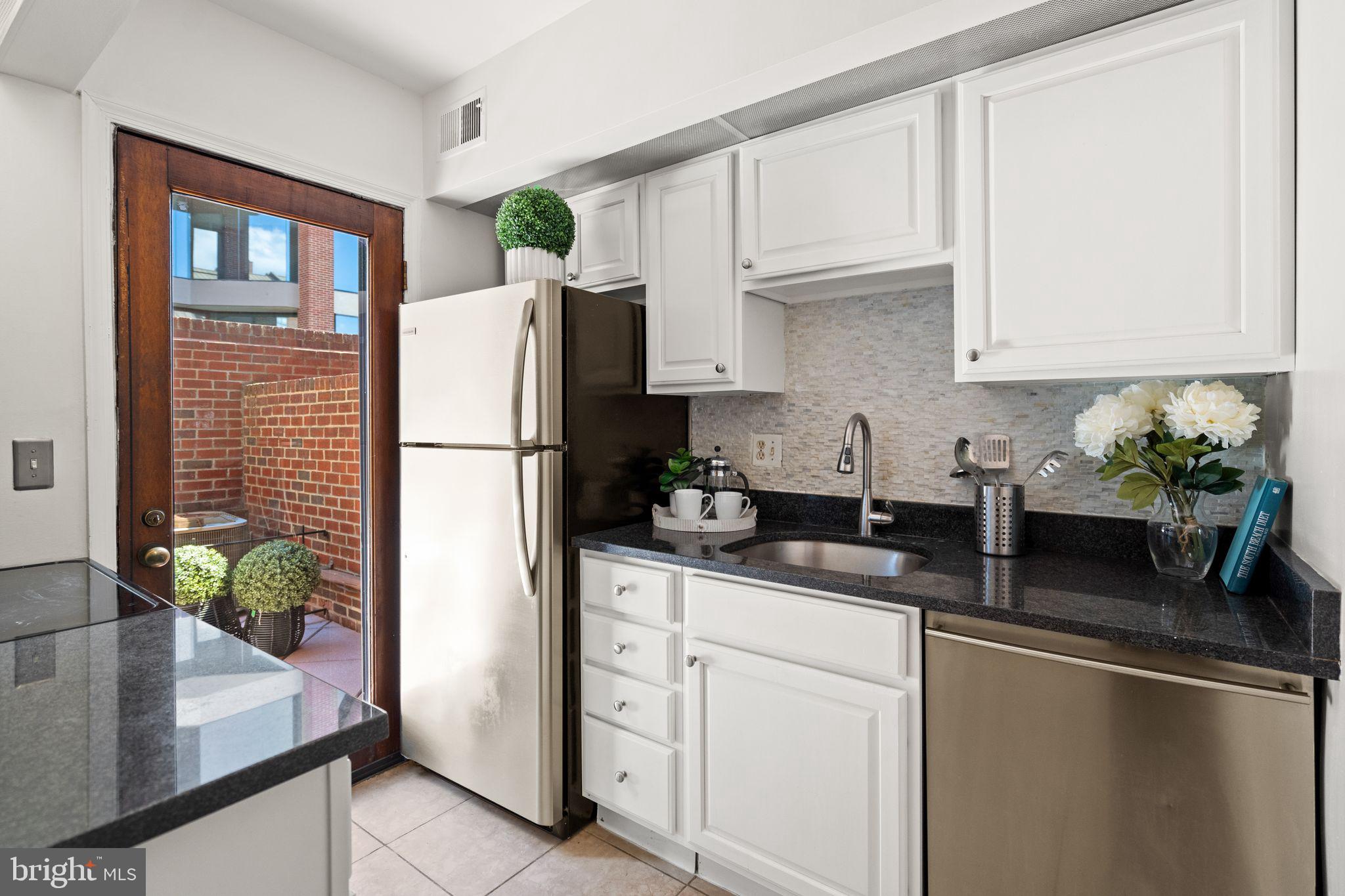 1007 Paper Mill Court, Unit 1007 Washington, DC 20007 - Photo 9 of 31 Kitchen