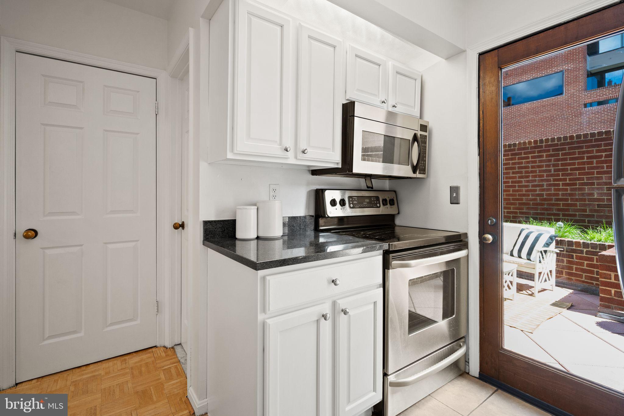 1007 Paper Mill Court, Unit 1007 Washington, DC 20007 - Photo 10 of 31 Kitchen