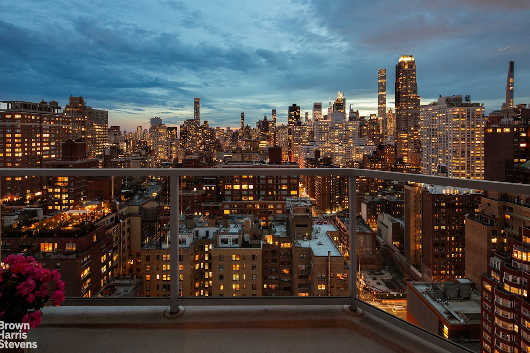 300 East 74th Street, Unit 30AB Manhattan, NY 10021 - Photo 12 of 17