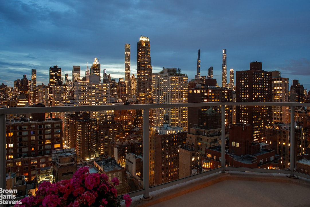 300 East 74th Street, Unit 30AB Manhattan, NY 10021 - Photo 13 of 17 a city view