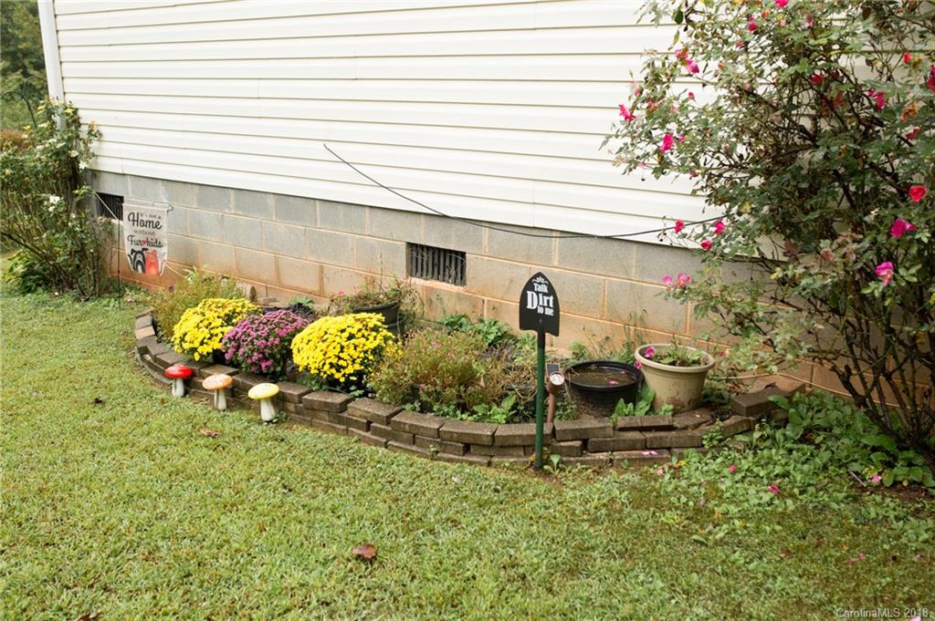 2522 Lytle Mountain Road Marion, NC 28752 - Photo 7 of 32 Gallery Image 7