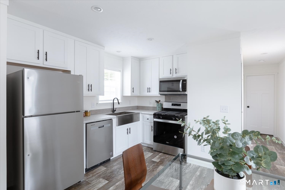 301 Buddington Road Groton, CT 06340 - Photo 9 of 20