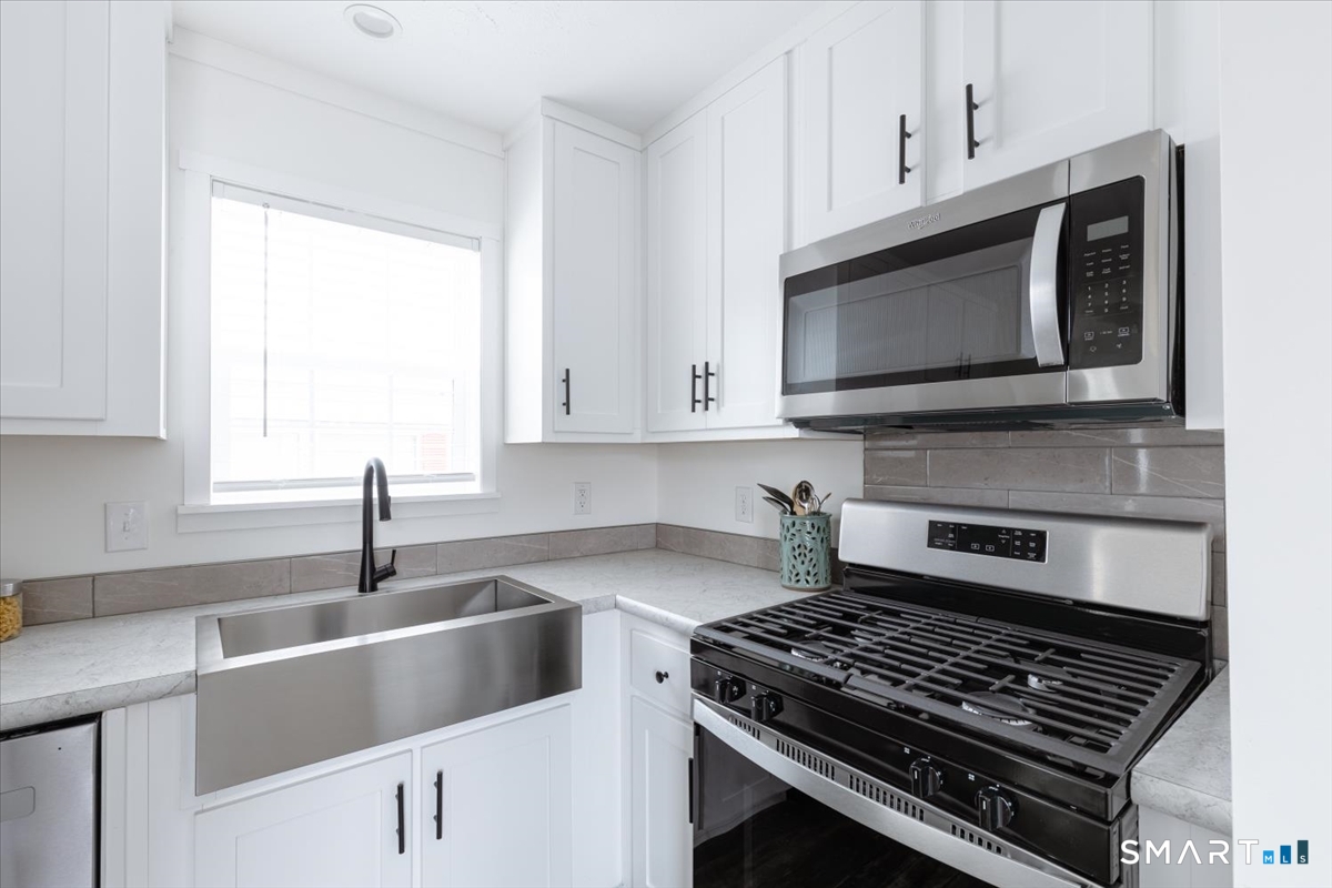 301 Buddington Road Groton, CT 06340 - Photo 10 of 20