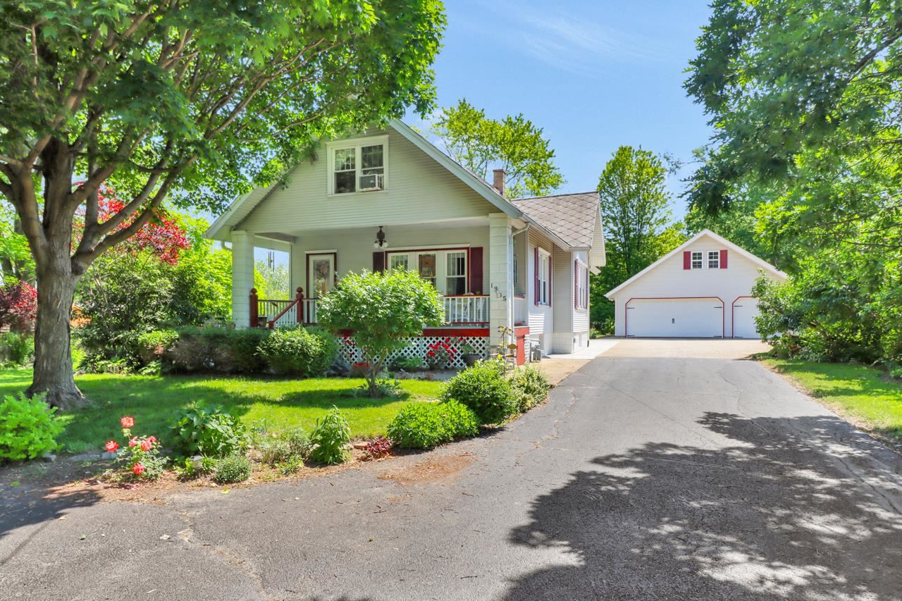 1905 Springfield Road East Peoria, IL 61611 - Photo 1 of 36 Gallery Image 1