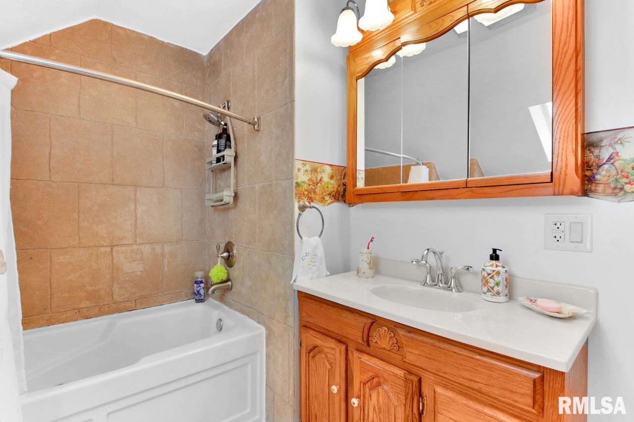 1905 Springfield Road East Peoria, IL 61611 - Photo 28 of 36 Gallery Image 28