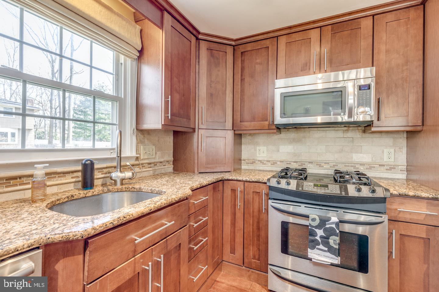 10 Wexford Court Cherry Hill, NJ 08003 - Photo 16 of 56 Dual fuel range/oven
