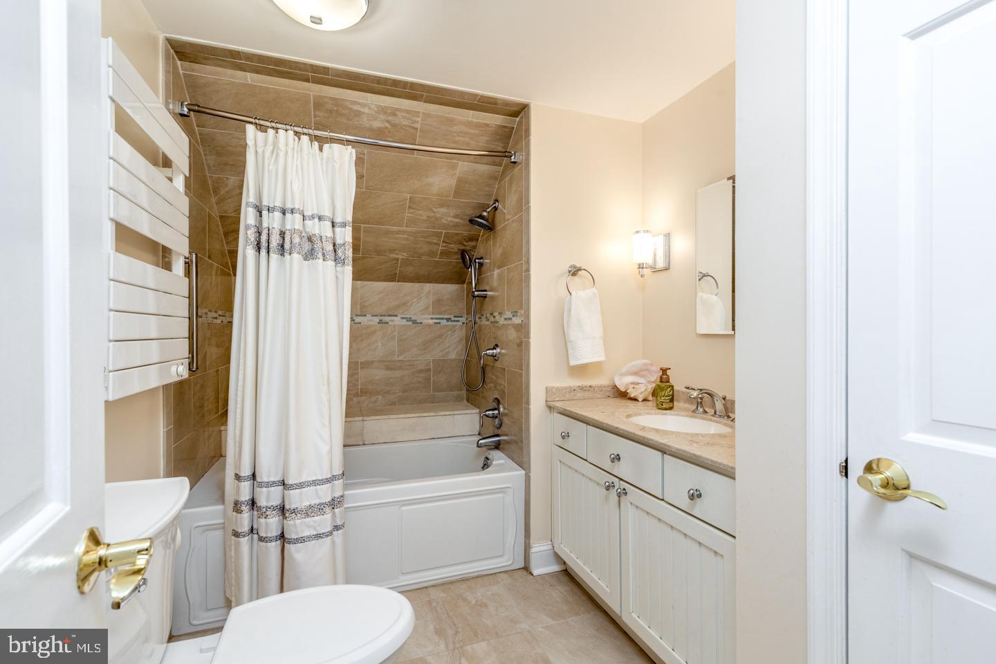 10 Wexford Court Cherry Hill, NJ 08003 - Photo 40 of 56 2nd floor hall bath