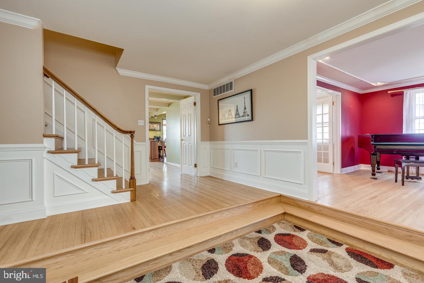 10 Wexford Court Cherry Hill, NJ 08003 - Photo 5 of 56 Spacious foyer entrance