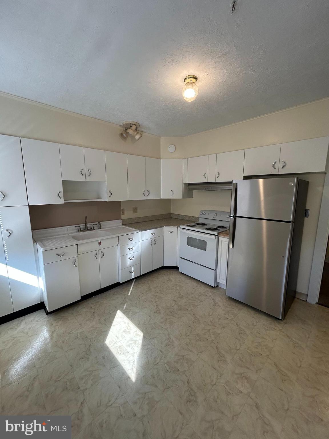 115 Diamond Street Reading, PA 19607 - Photo 7 of 12