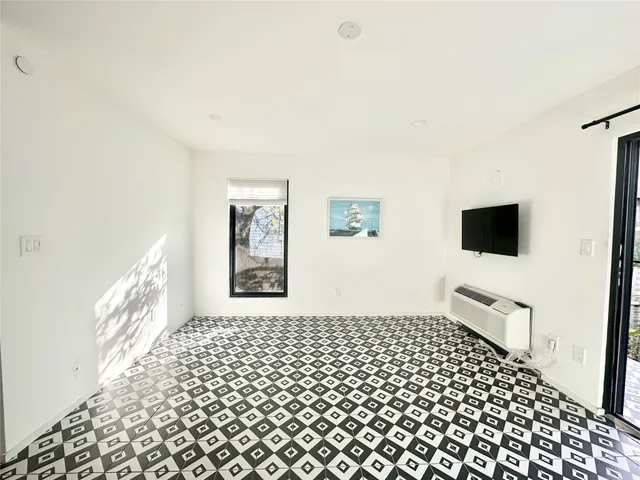 $1,450 | 201 Academy Drive, Unit 205, Austin, TX 78704