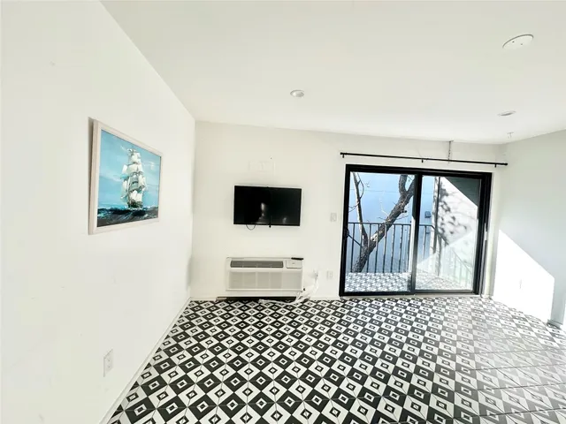 $1,450 | 201 Academy Drive, Unit 205, Austin, TX 78704