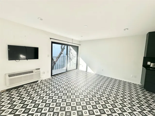 $1,450 | 201 Academy Drive, Unit 205, Austin, TX 78704