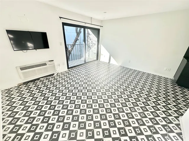 $1,450 | 201 Academy Drive, Unit 205, Austin, TX 78704