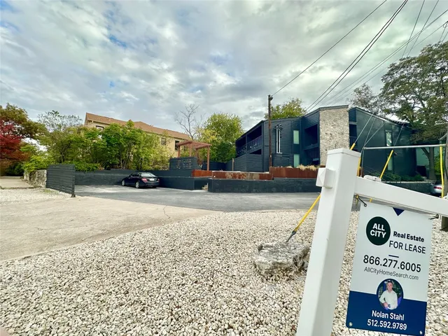 $1,450 | 201 Academy Drive, Unit 205, Austin, TX 78704