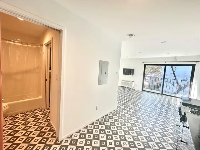 $1,450 | 201 Academy Drive, Unit 205, Austin, TX 78704