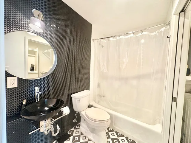 $1,450 | 201 Academy Drive, Unit 205, Austin, TX 78704