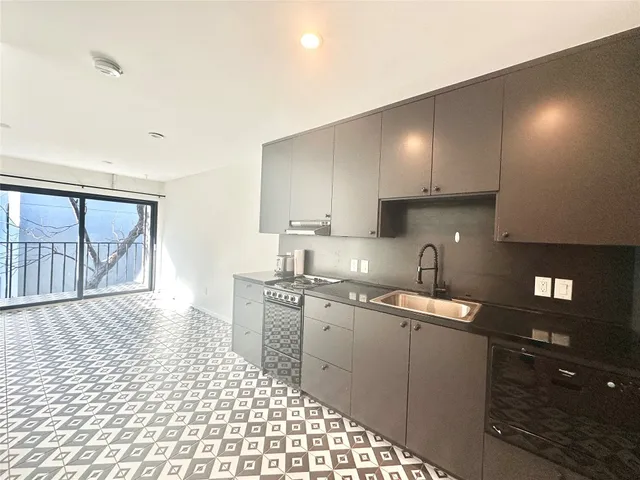 $1,450 | 201 Academy Drive, Unit 205, Austin, TX 78704