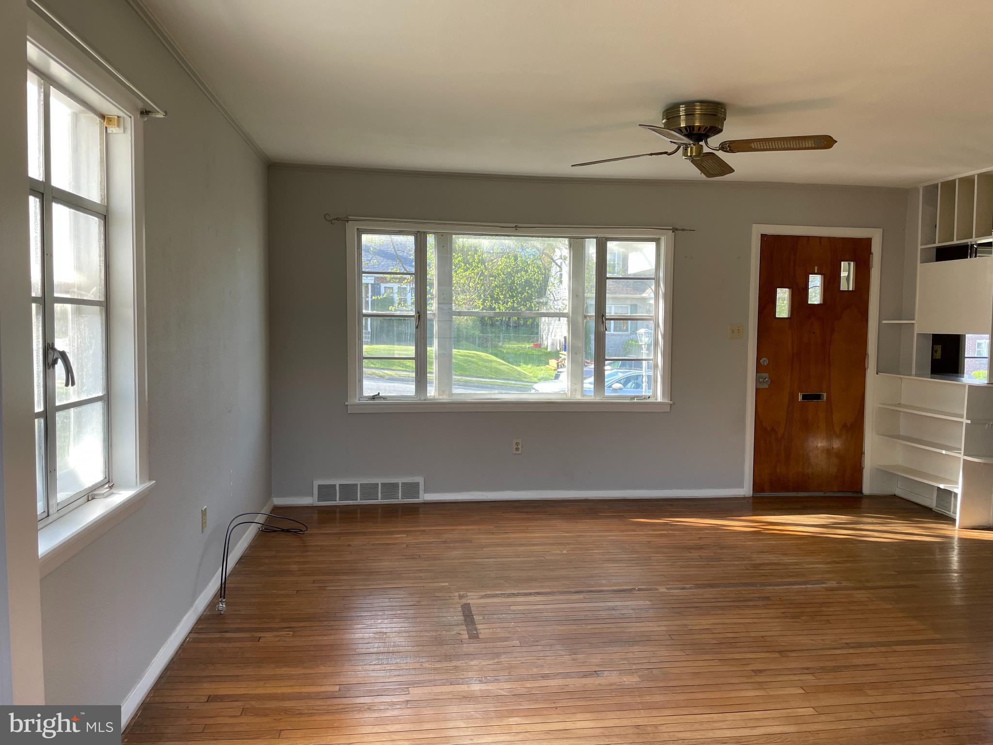 104 Gerald Avenue Reading, PA 19607 - Photo 4 of 42 Living Room