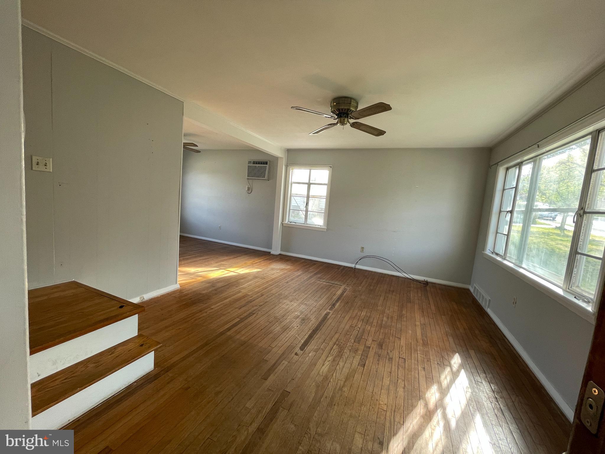 104 Gerald Avenue Reading, PA 19607 - Photo 6 of 42 Living Room