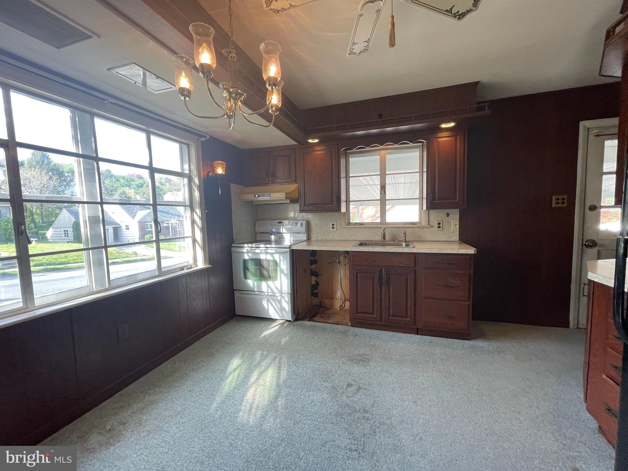 104 Gerald Avenue Reading, PA 19607 - Photo 10 of 42 Kitchen