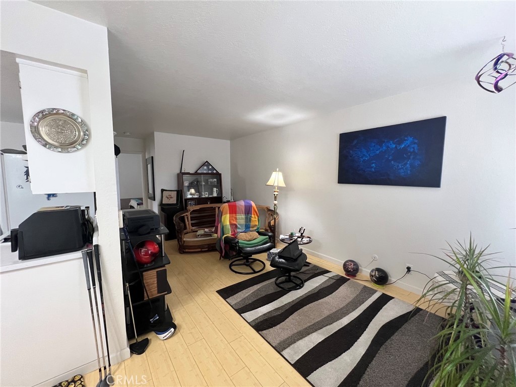 375 Surf Street Morro Bay, CA 93442 - Photo 8 of 25 a room with furniture and a mirror