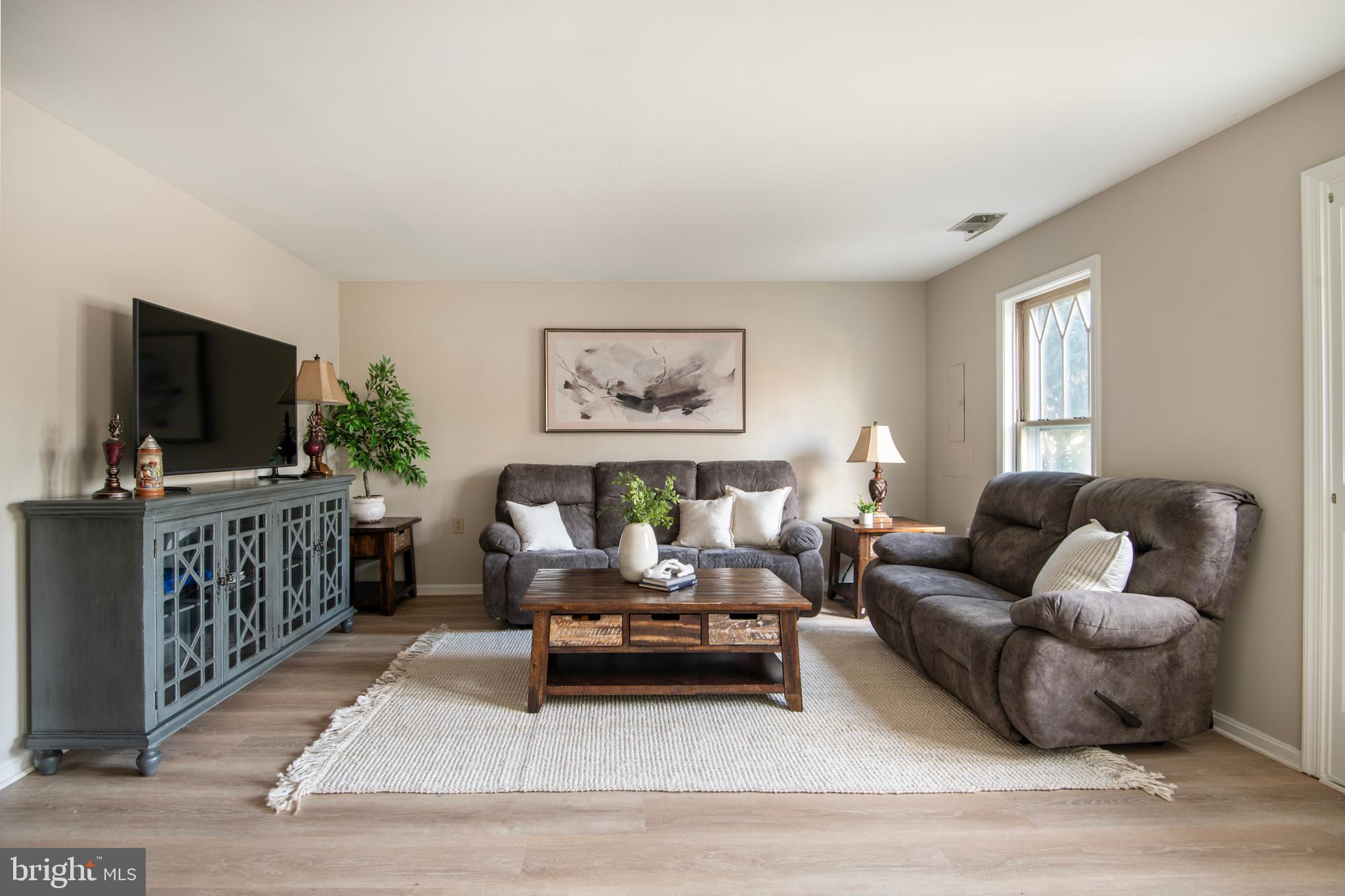 992 Riversedge Circle Annapolis, MD 21401 - Photo 5 of 35 a living room with furniture and a flat screen tv