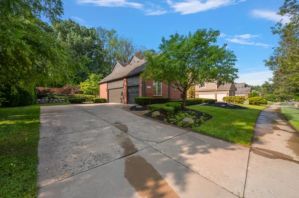 $619,000 | 2342 Ivy Hill Drive, Commerce Township, MI 48382