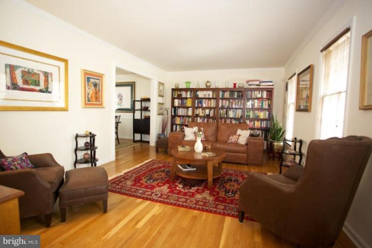 2511 Goldcup Lane Reston, VA 20191 - Photo 6 of 22 Living Room