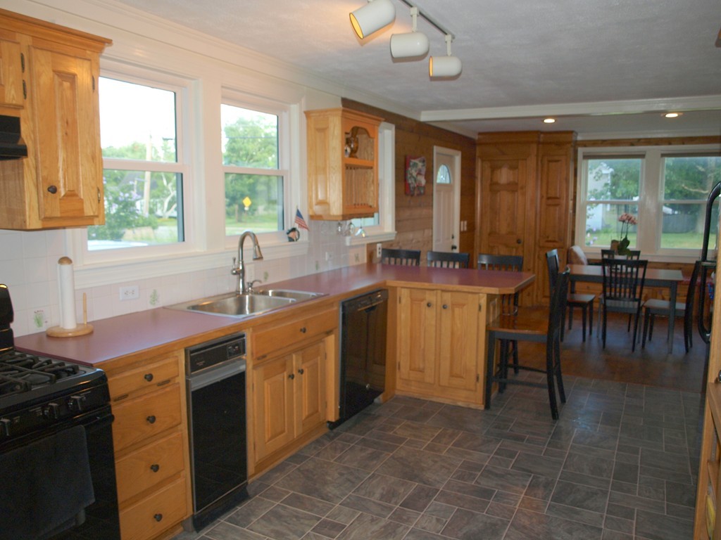148 Dalton Road Chelmsford, MA 01824 - Photo 8 of 28 Gallery Image 8