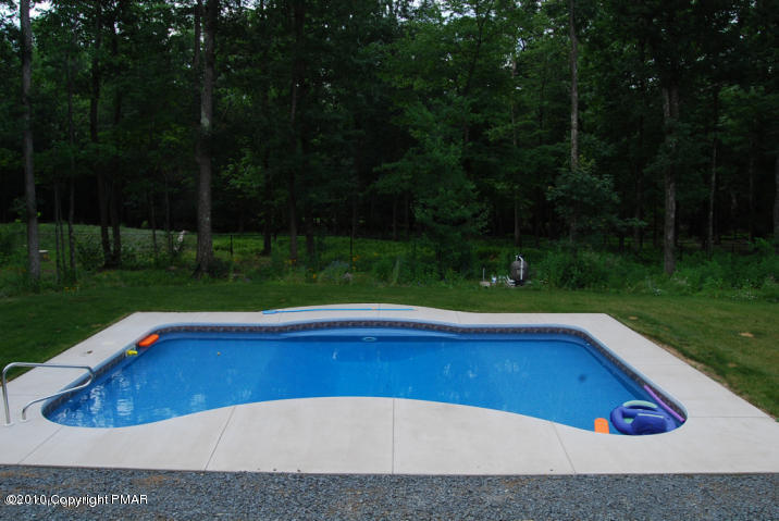 West Rinker Road Stroudsburg, PA 18360 - Photo 3 of 17 Inground pool