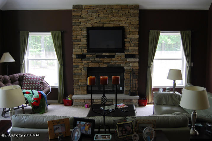 West Rinker Road Stroudsburg, PA 18360 - Photo 8 of 17 Living room