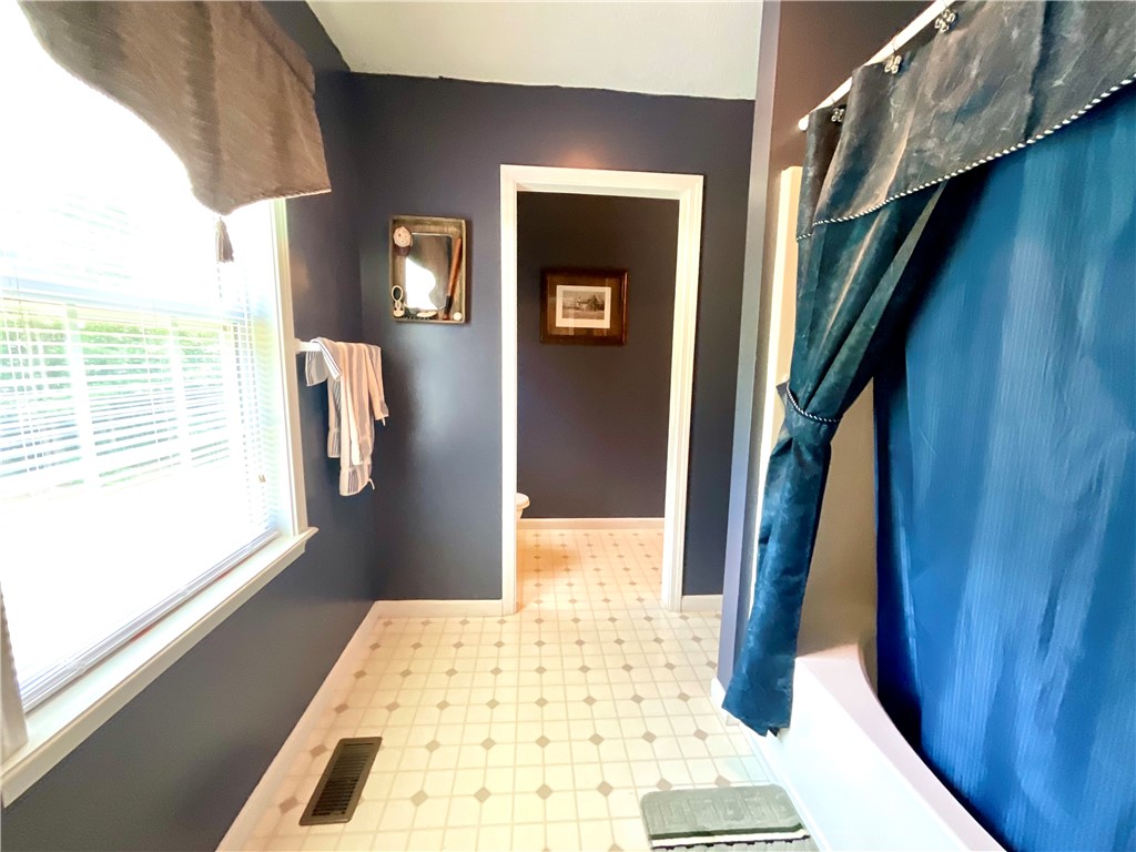 150 Clydesdale Road Seneca, SC 29678 - Photo 19 of 37 Master Bath
