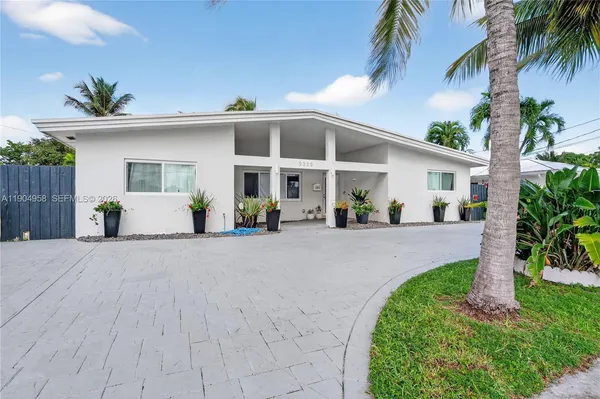 $1,661,888 | 2325 Northeast 194th Street, Miami, FL 33180