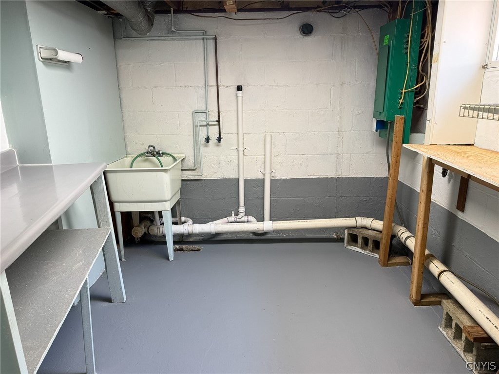 503 Millbrook Road Rome, NY 13440 - Photo 29 of 31 Laundry room