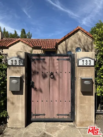 a view of a garage